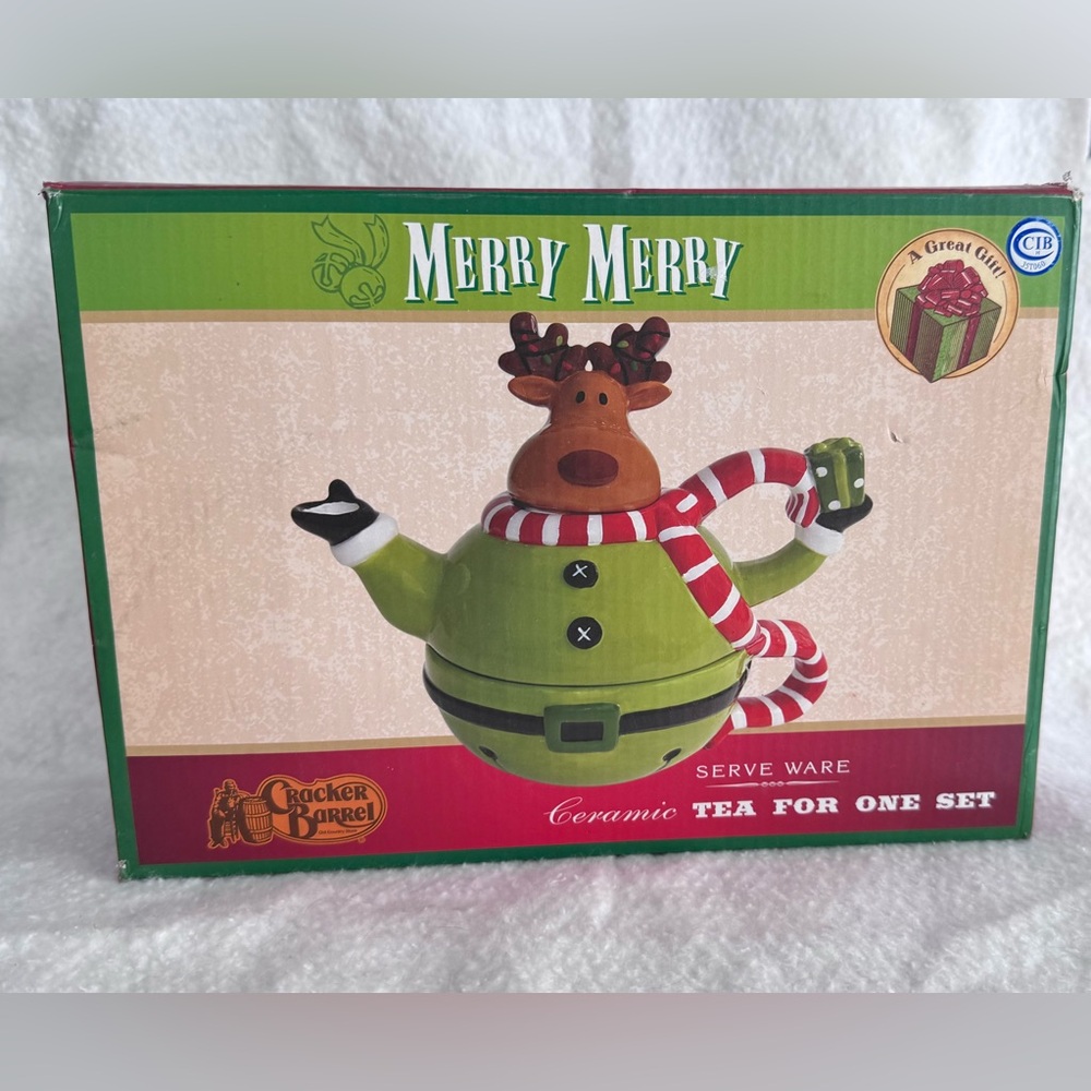 Cracker Barrel Serve Ware Ceramic Teapot set, "Merry Merry" Reindeer, Open Box